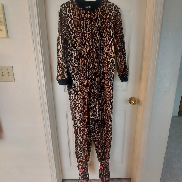 Nick & Nora Leapard Onsie size small - Picture 7 of 8